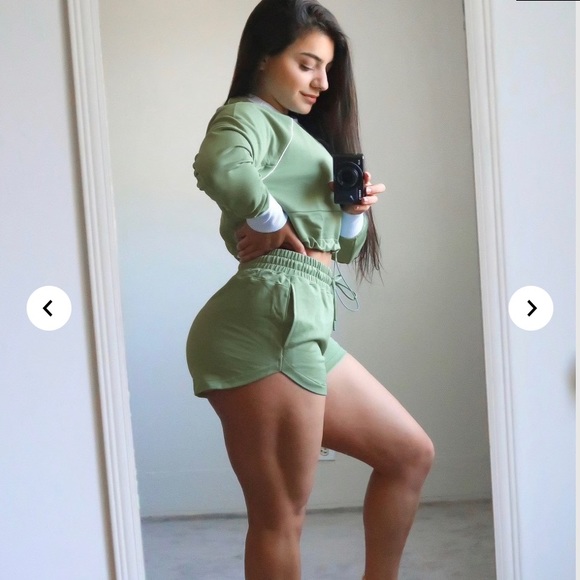 READ DESCRIPTION Gymshark Legacy Loose Shorts - Picture 2 of 6